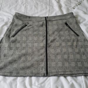 Gap Plaid Zip-Front Mini Skirt
black plaid